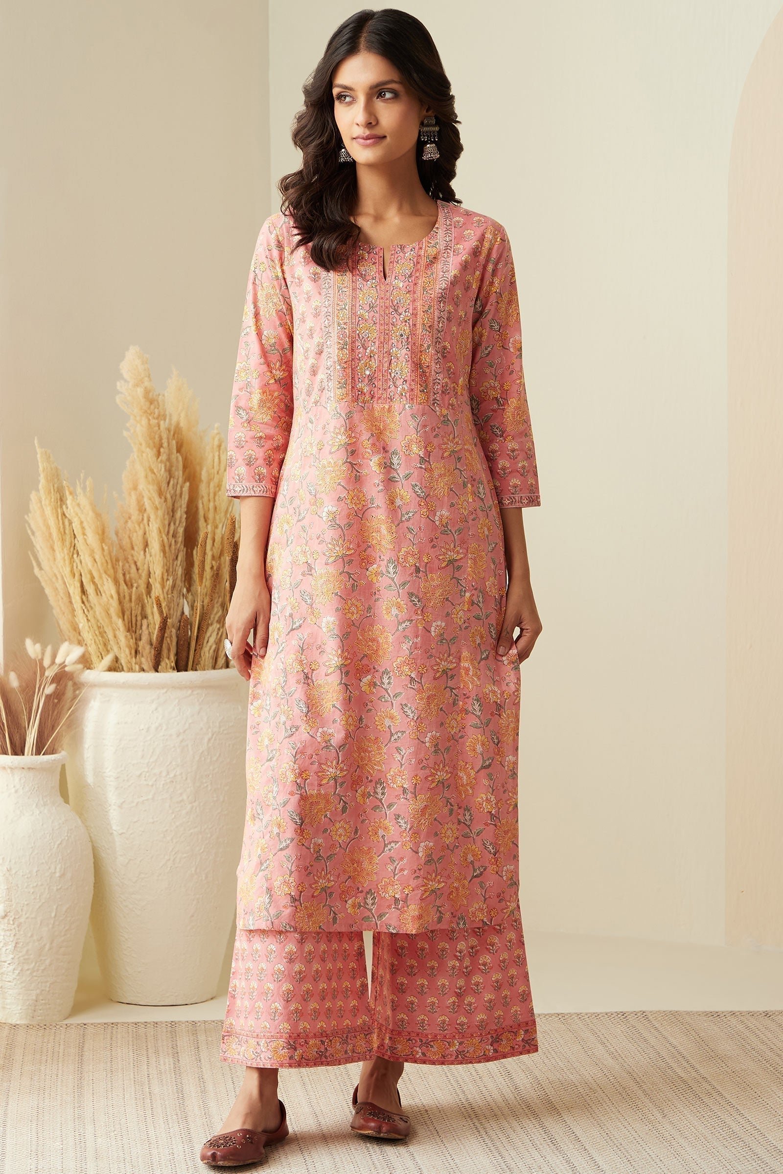 3_180_100.jpg Rosheen Asma Sanganeri Kurta - Image 1