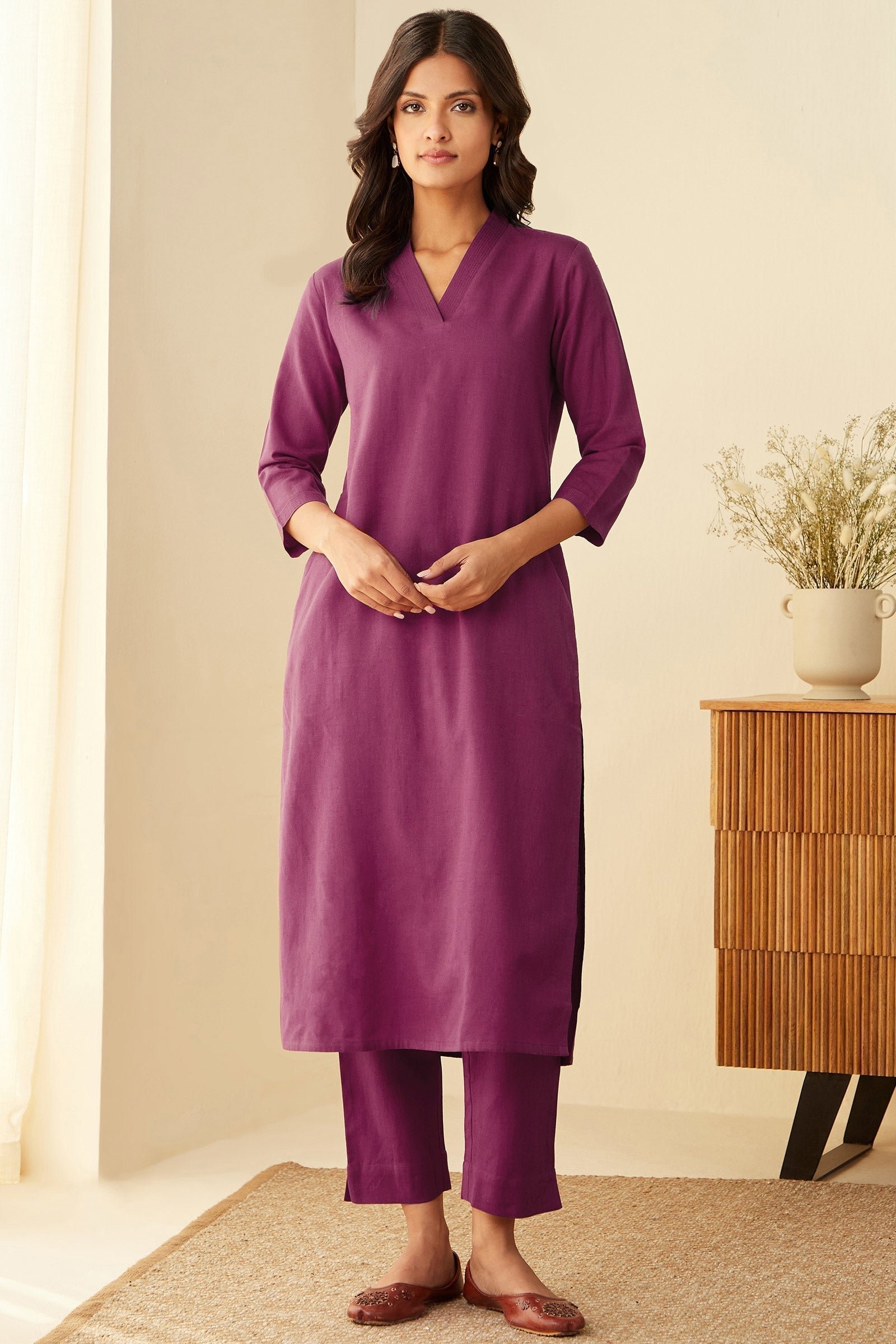 7_32_389.jpg Gulbarg Magenta Kurta - Image 1
