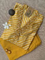 "Ubtan" Hand Embroidered Muslin Kurta Set(2pc)